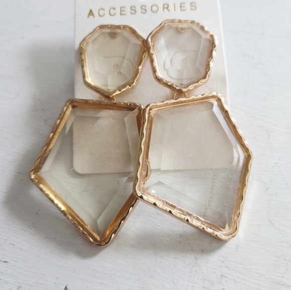 NWOT Fashion Coture Oversized Chunky Earrings Clear & Gold - Picture 2 of 4
